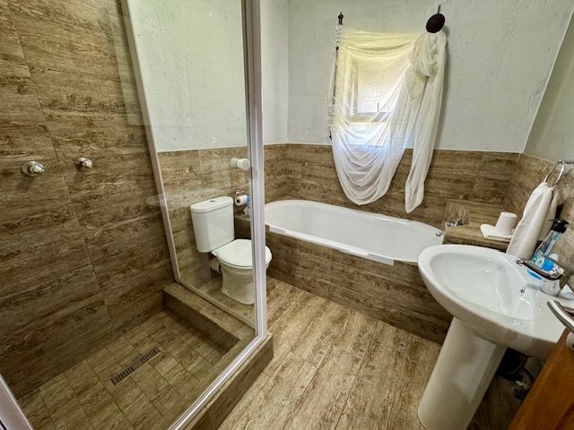 6 Bedroom Property for Sale in Bredell Gauteng