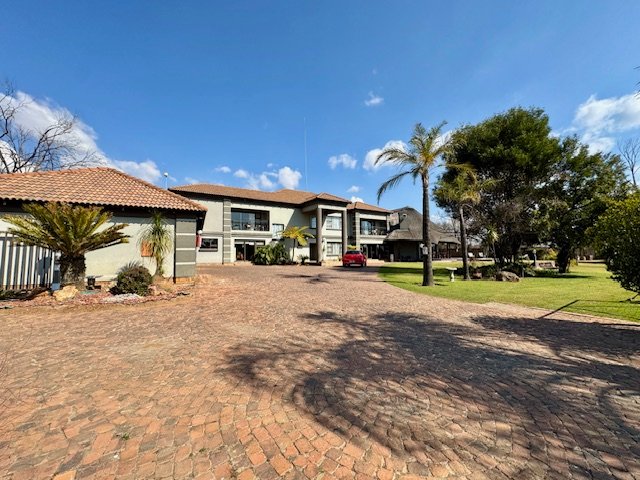 6 Bedroom Property for Sale in Bredell Gauteng
