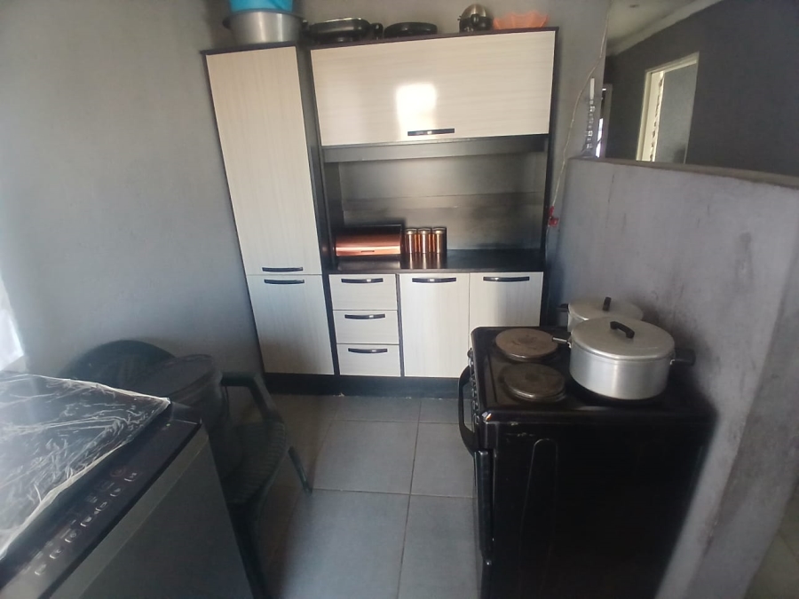 2 Bedroom Property for Sale in Etwatwa Gauteng