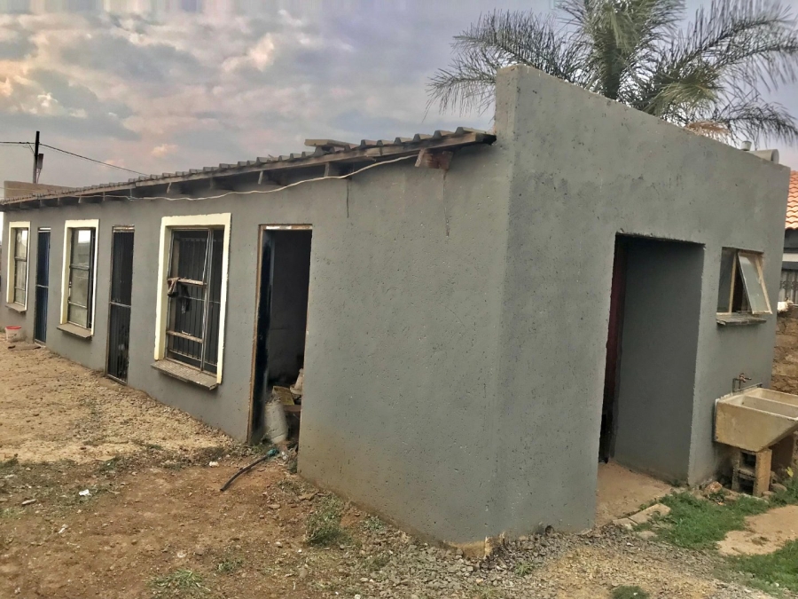 8 Bedroom Property for Sale in Soshanguve South Gauteng
