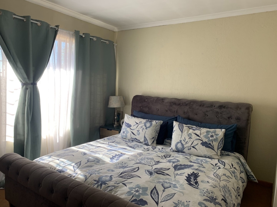 To Let 3 Bedroom Property for Rent in Amberfield Gauteng
