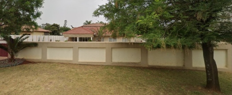 7 Bedroom Property for Sale in Clayville Gauteng
