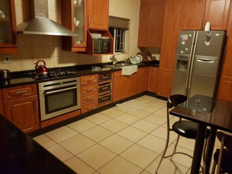 7 Bedroom Property for Sale in Clayville Gauteng