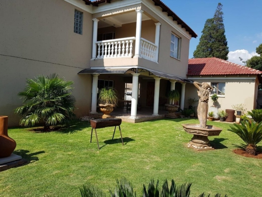 7 Bedroom Property for Sale in Clayville Gauteng