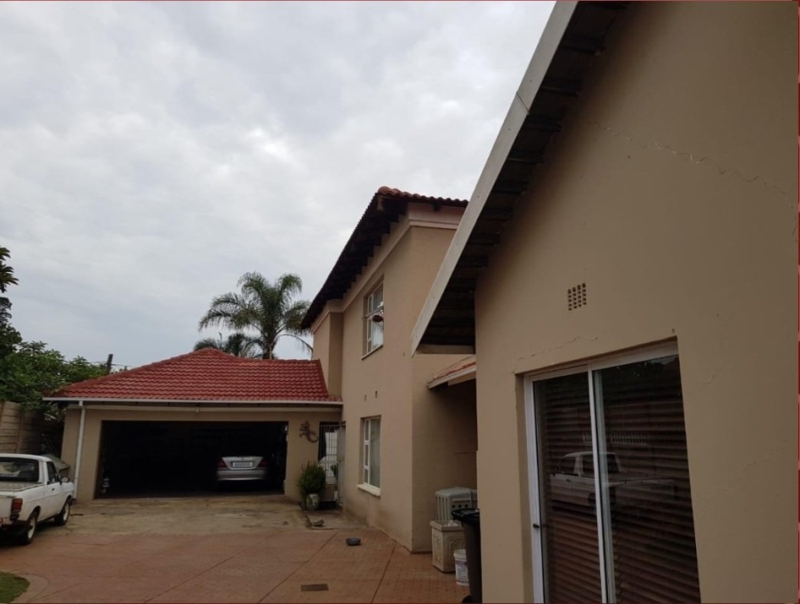 7 Bedroom Property for Sale in Clayville Gauteng