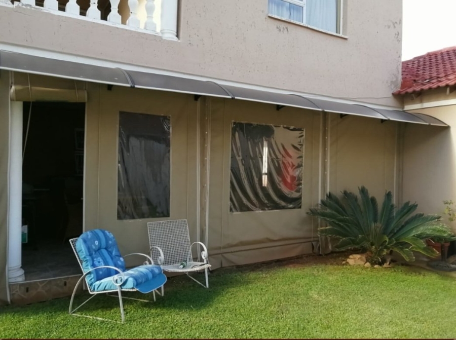 7 Bedroom Property for Sale in Clayville Gauteng