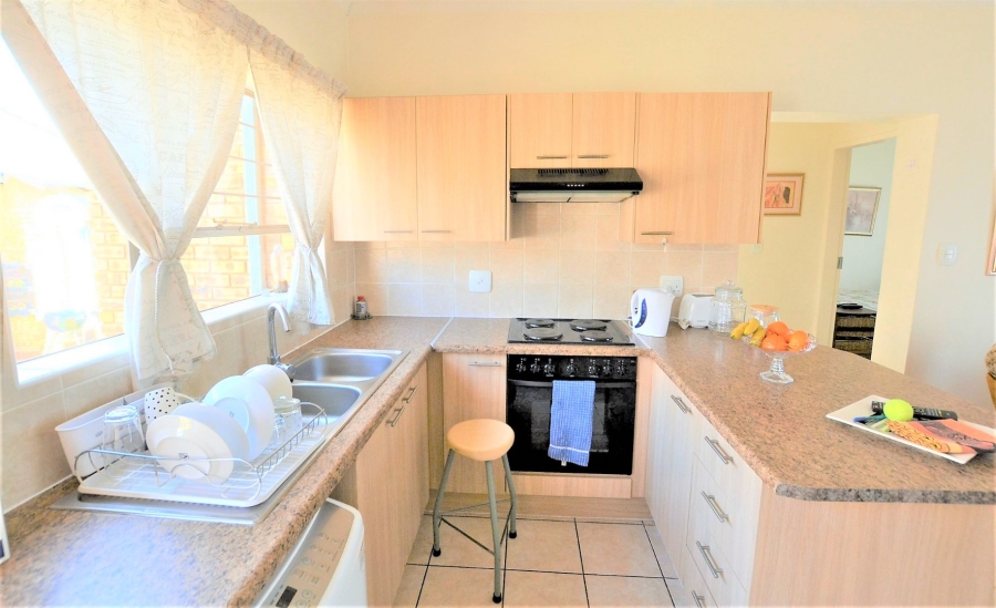 To Let 2 Bedroom Property for Rent in Sugar Bush Estate Gauteng