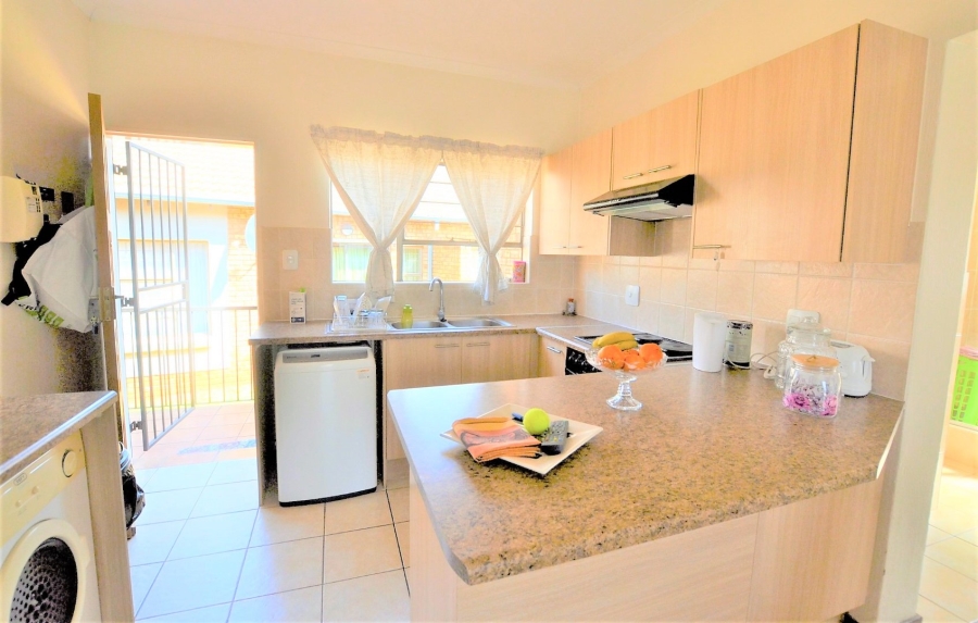 To Let 2 Bedroom Property for Rent in Sugar Bush Estate Gauteng