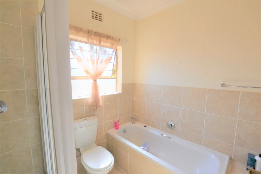To Let 2 Bedroom Property for Rent in Sugar Bush Estate Gauteng