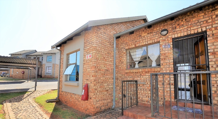 To Let 2 Bedroom Property for Rent in Sugar Bush Estate Gauteng
