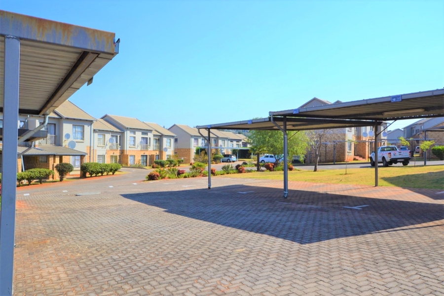 To Let 2 Bedroom Property for Rent in Sugar Bush Estate Gauteng