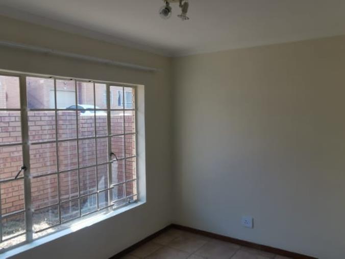 2 Bedroom Property for Sale in The Reeds Gauteng