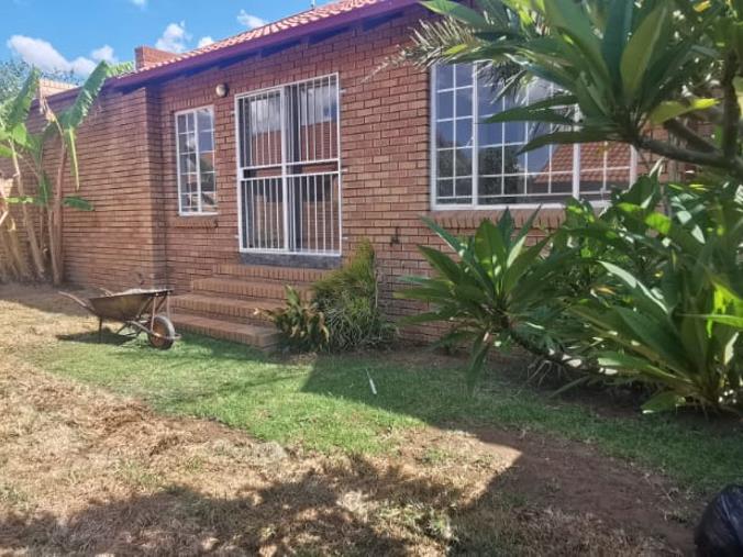2 Bedroom Property for Sale in The Reeds Gauteng