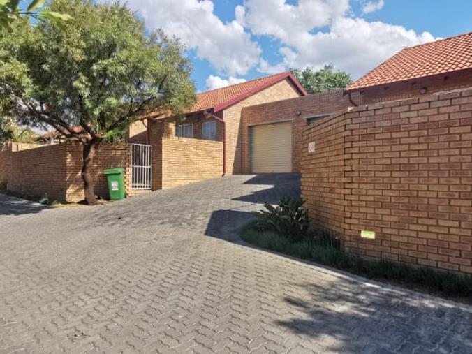 2 Bedroom Property for Sale in The Reeds Gauteng