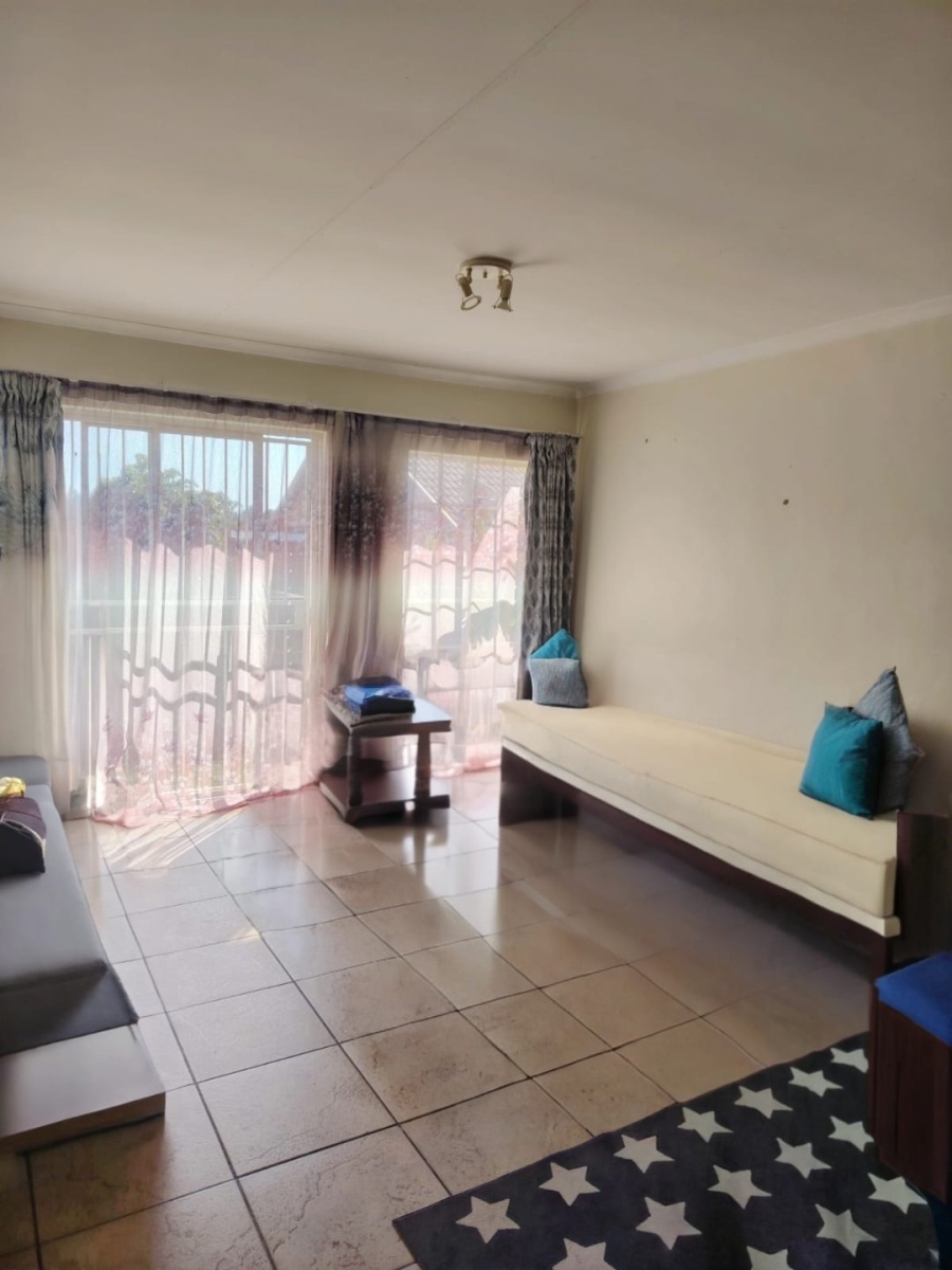 2 Bedroom Property for Sale in The Reeds Gauteng