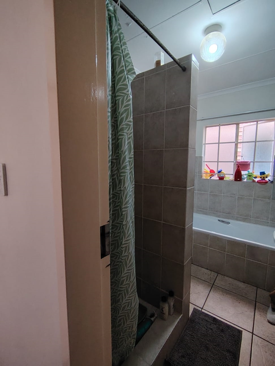 2 Bedroom Property for Sale in The Reeds Gauteng