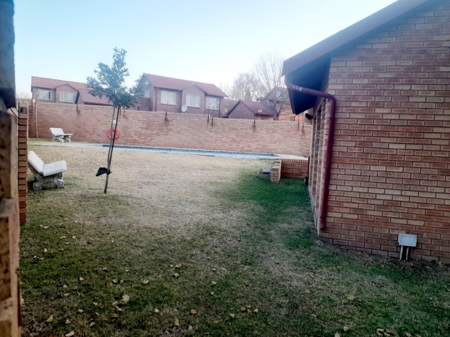2 Bedroom Property for Sale in The Reeds Gauteng
