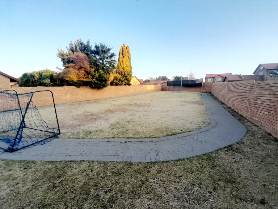 2 Bedroom Property for Sale in The Reeds Gauteng