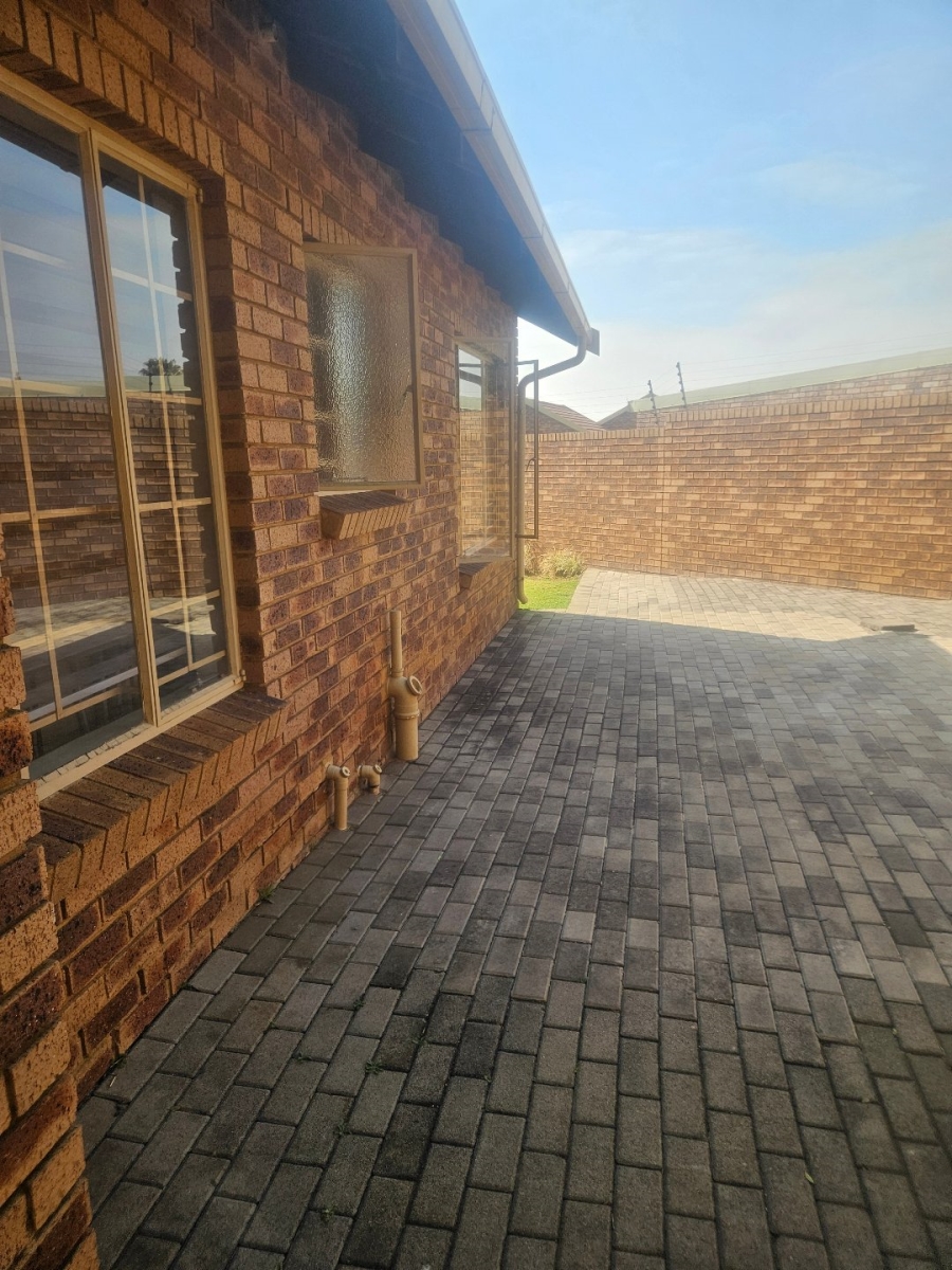3 Bedroom Property for Sale in Equestria Gauteng