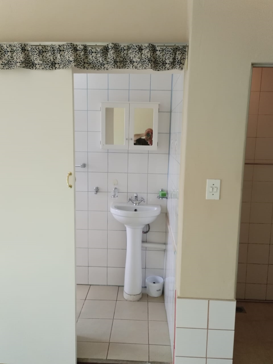 To Let 1 Bedroom Property for Rent in Oakdene Gauteng