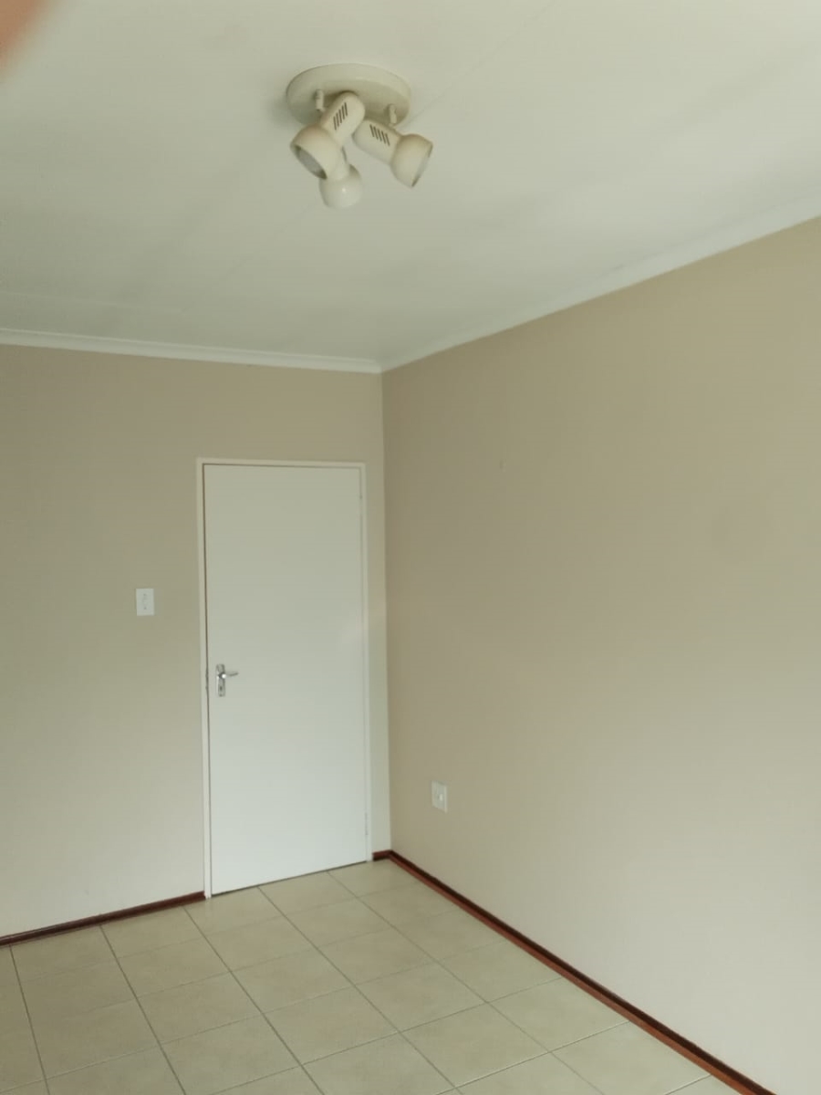 To Let 1 Bedroom Property for Rent in Oakdene Gauteng