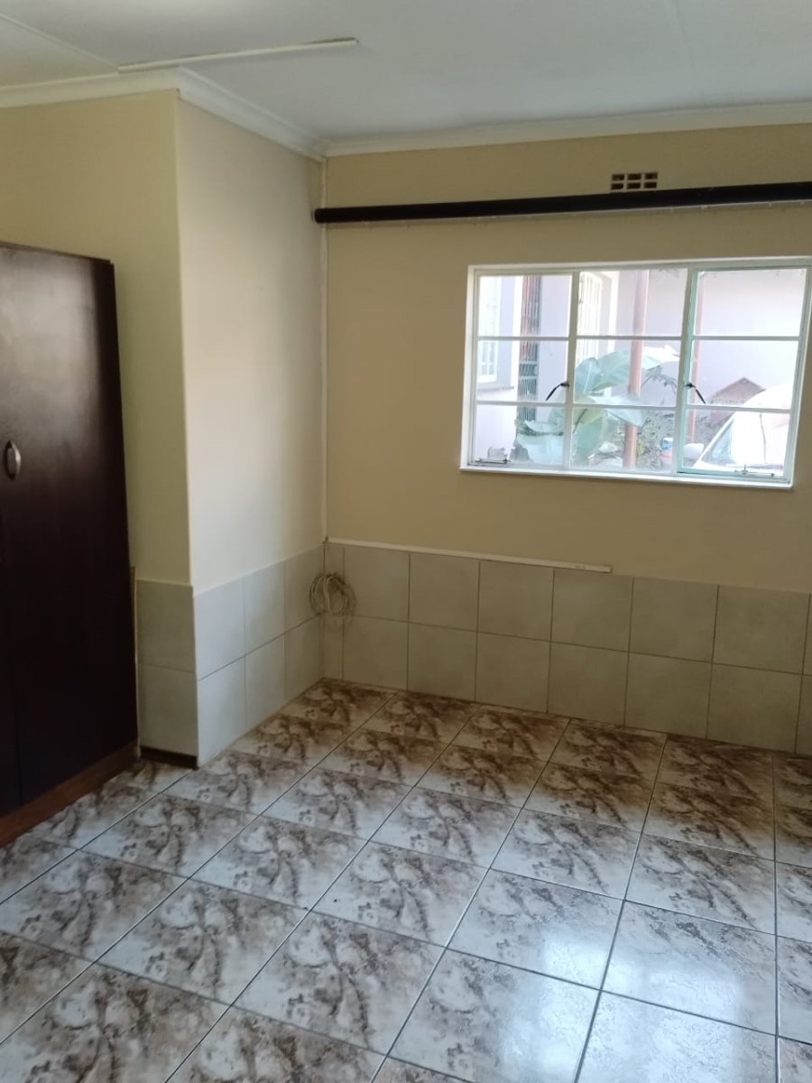 To Let 1 Bedroom Property for Rent in Oakdene Gauteng