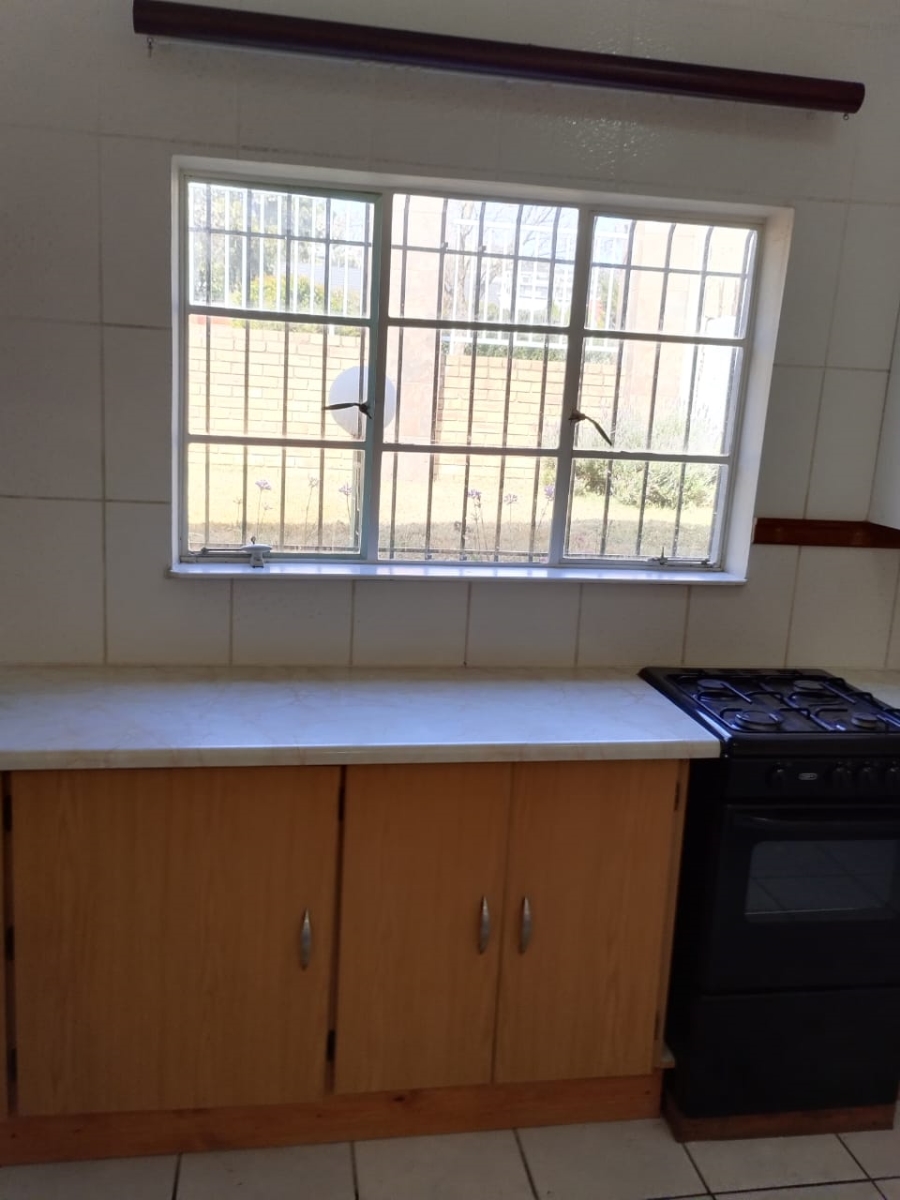 To Let 1 Bedroom Property for Rent in Oakdene Gauteng