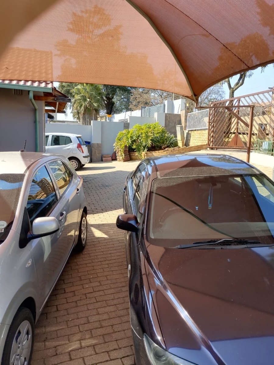 To Let 1 Bedroom Property for Rent in Oakdene Gauteng