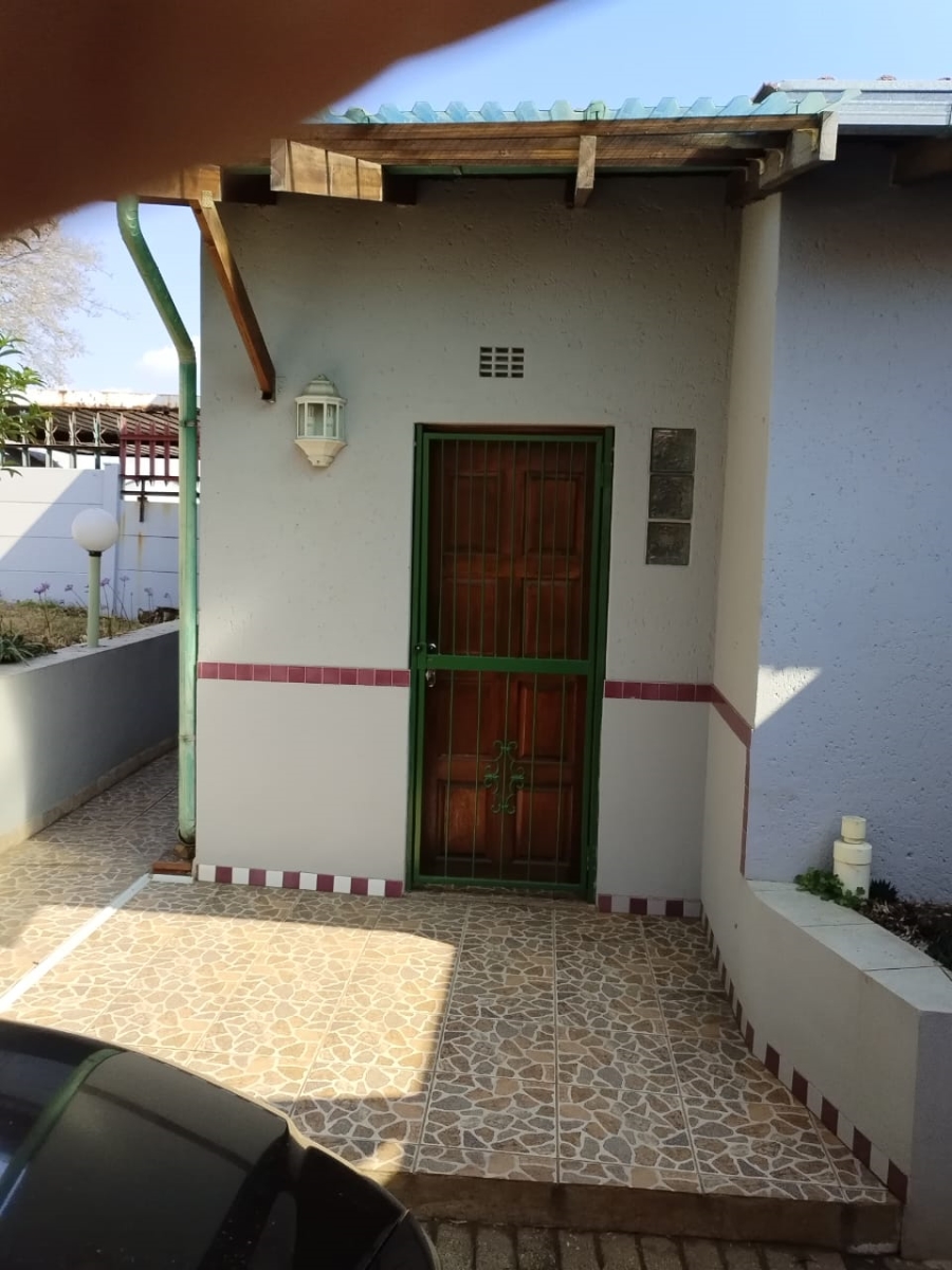 To Let 1 Bedroom Property for Rent in Oakdene Gauteng