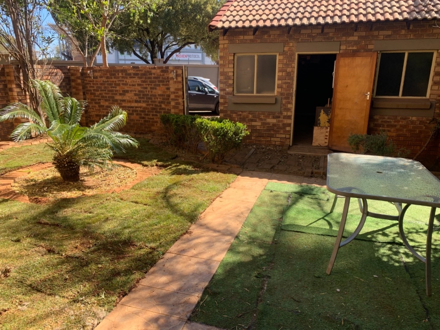 To Let 1 Bedroom Property for Rent in Eco Park Gauteng