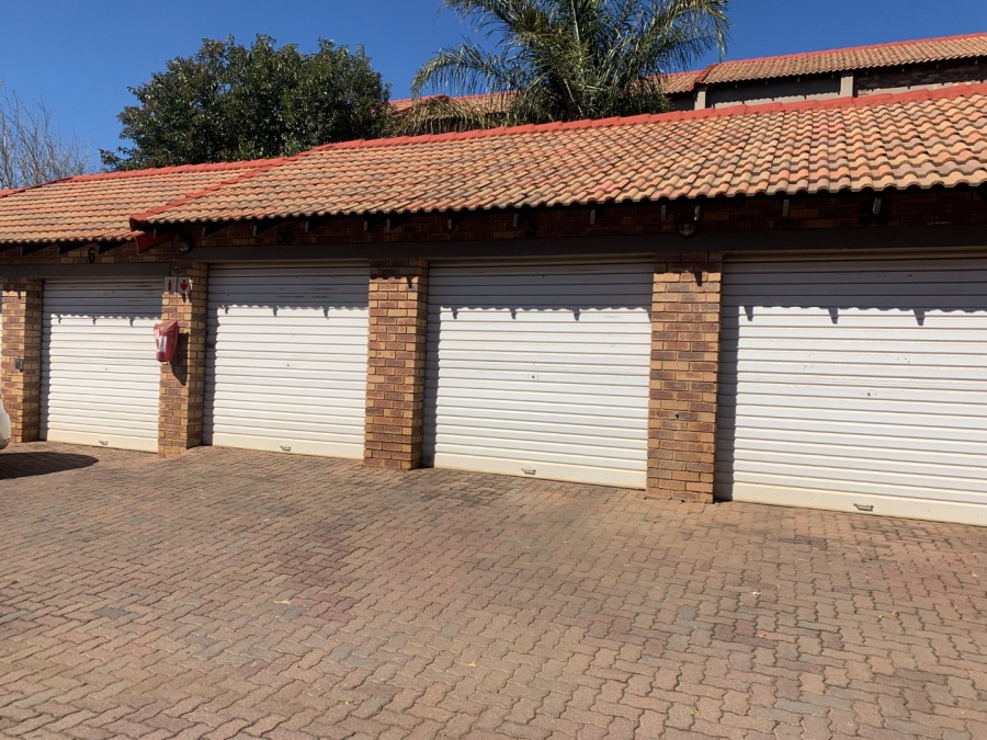 To Let 1 Bedroom Property for Rent in Eco Park Gauteng