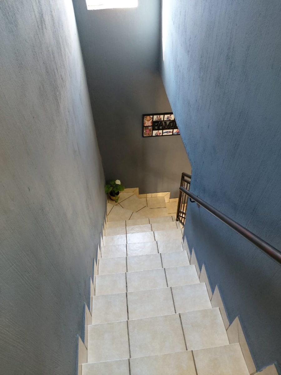 To Let 3 Bedroom Property for Rent in Heuwelsig Estate Gauteng