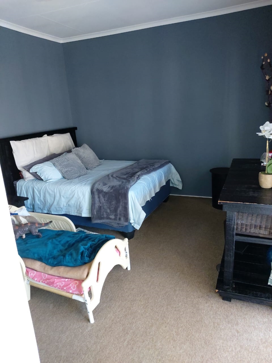 To Let 3 Bedroom Property for Rent in Heuwelsig Estate Gauteng