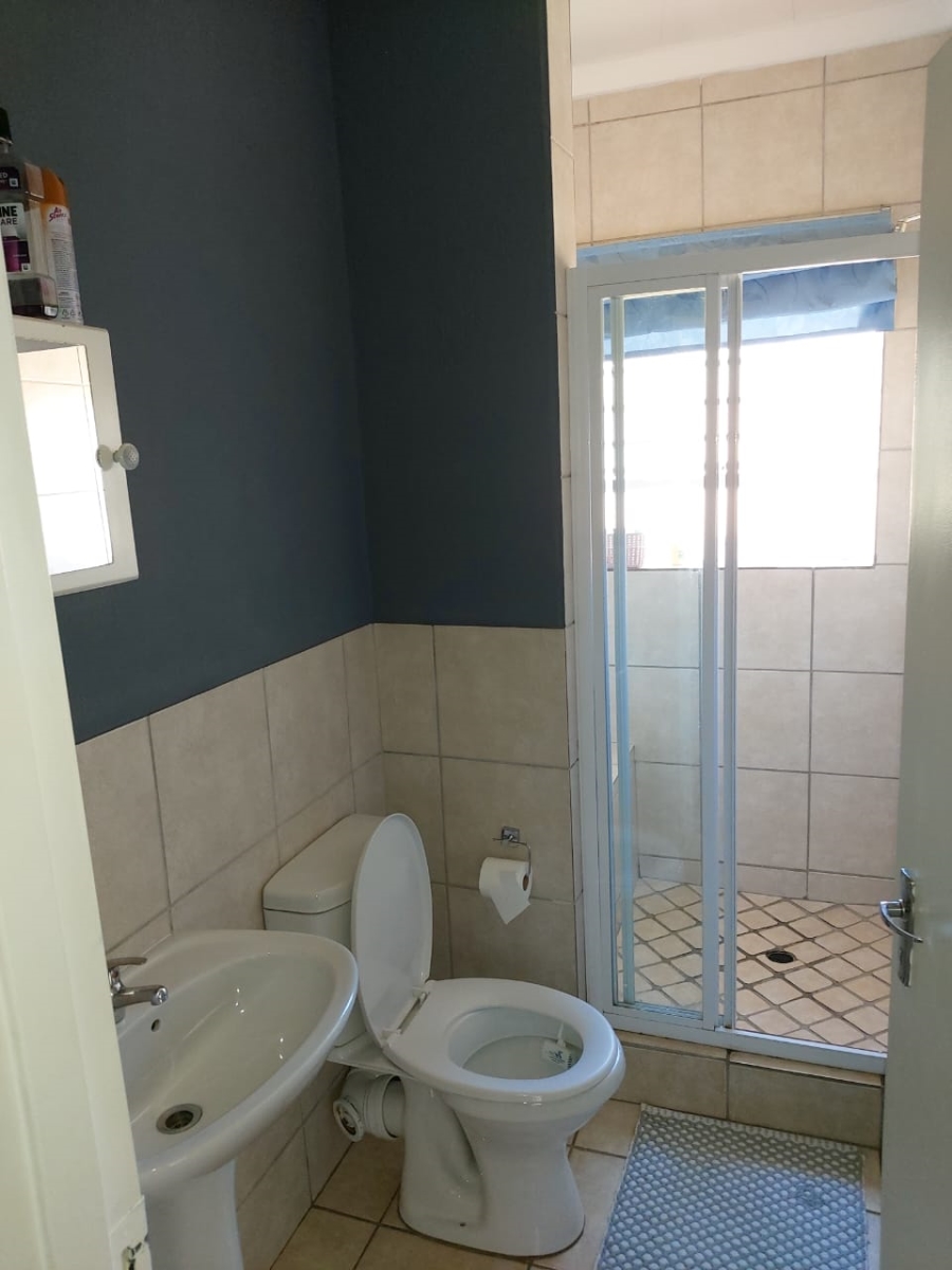 To Let 3 Bedroom Property for Rent in Heuwelsig Estate Gauteng
