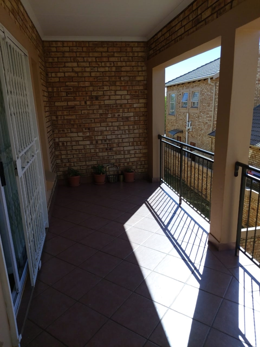 To Let 3 Bedroom Property for Rent in Heuwelsig Estate Gauteng