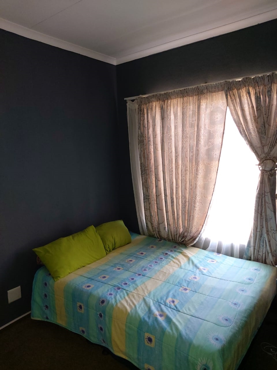 To Let 3 Bedroom Property for Rent in Heuwelsig Estate Gauteng