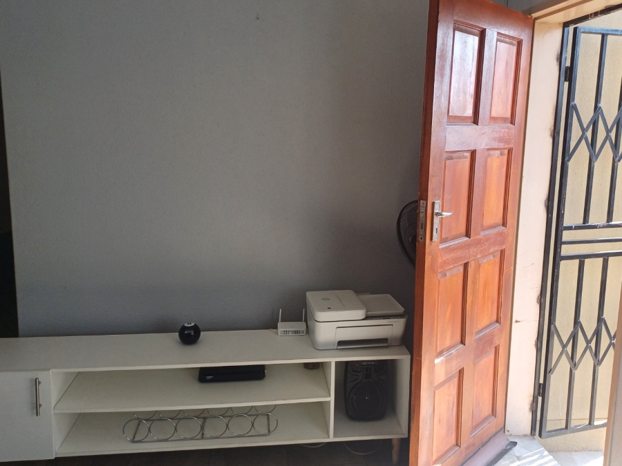 2 Bedroom Property for Sale in Rosslyn Gauteng