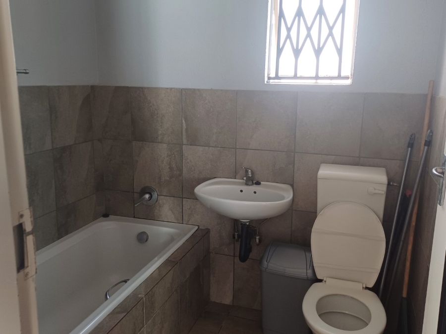 2 Bedroom Property for Sale in Rosslyn Gauteng
