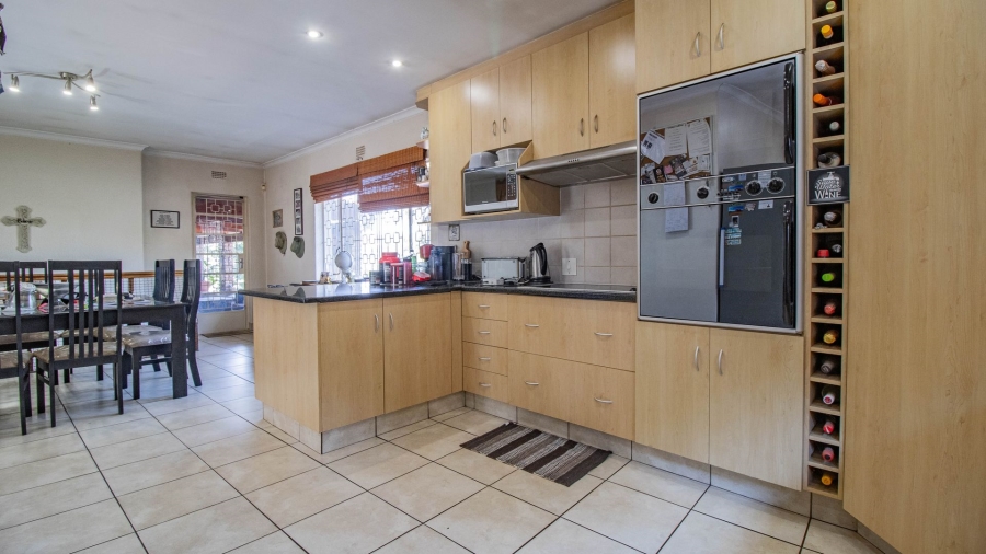 4 Bedroom Property for Sale in Oakdene Gauteng