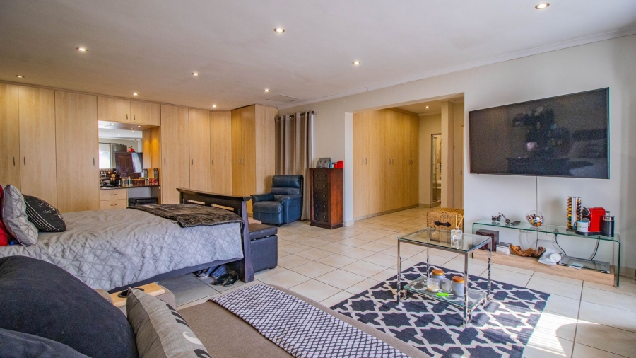 4 Bedroom Property for Sale in Oakdene Gauteng