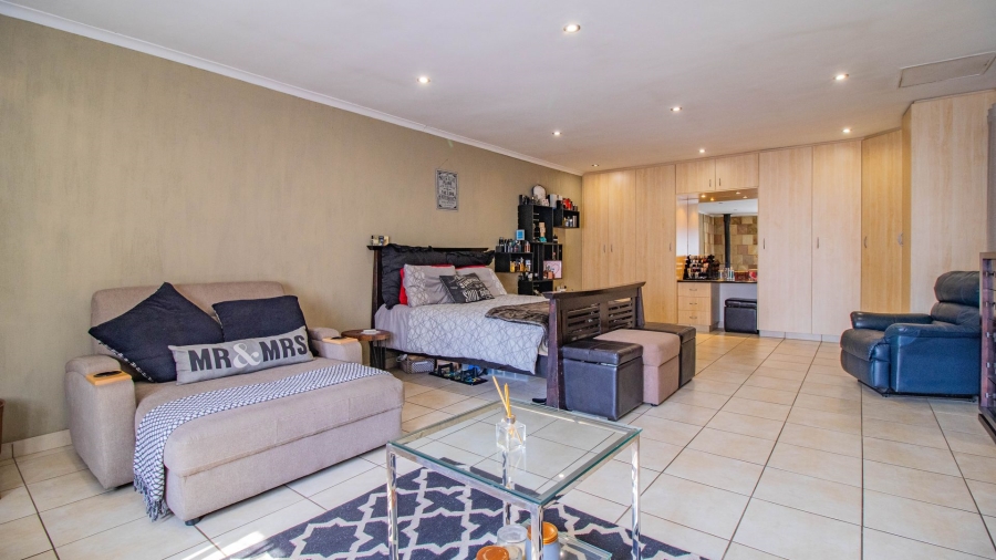 4 Bedroom Property for Sale in Oakdene Gauteng