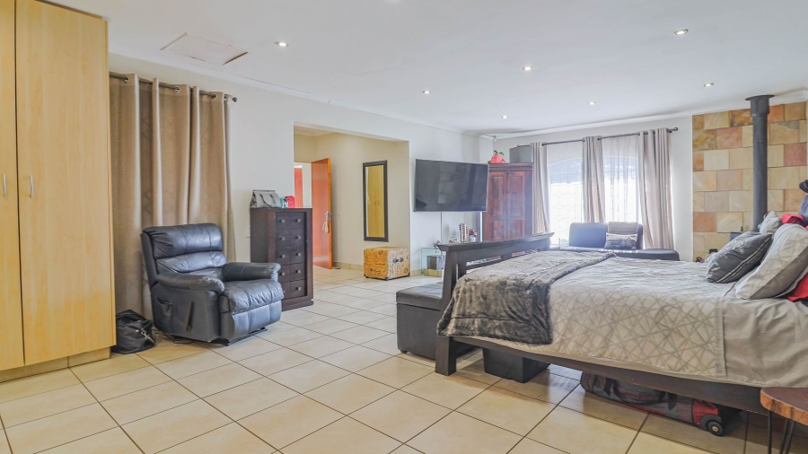 4 Bedroom Property for Sale in Oakdene Gauteng