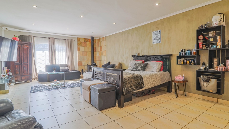 4 Bedroom Property for Sale in Oakdene Gauteng