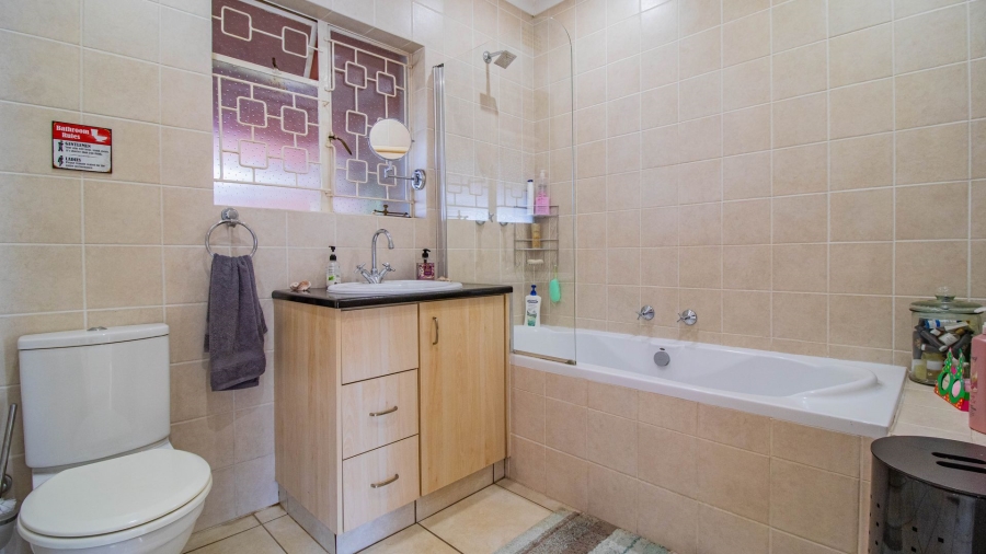 4 Bedroom Property for Sale in Oakdene Gauteng