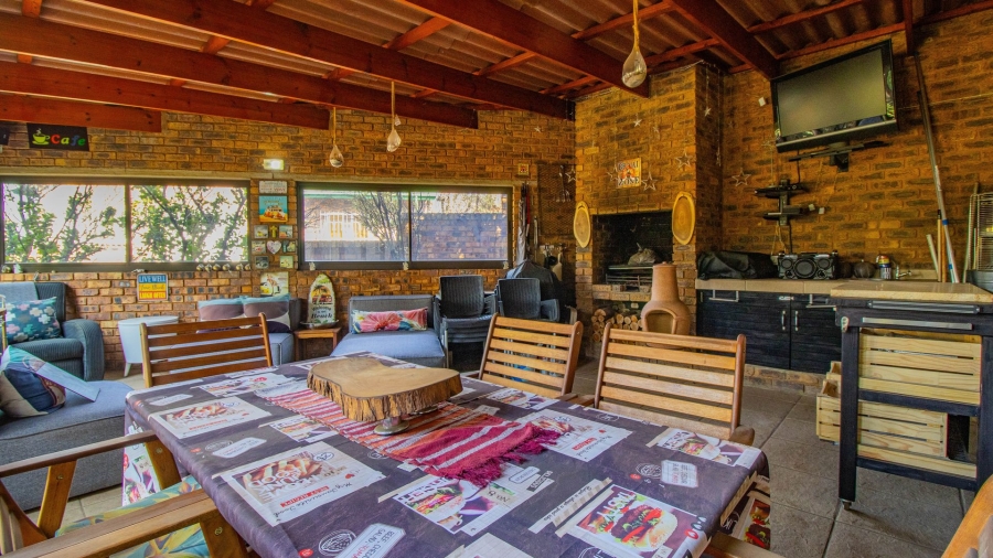 4 Bedroom Property for Sale in Oakdene Gauteng