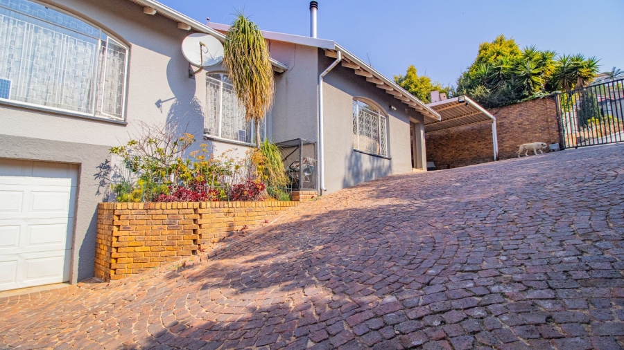 4 Bedroom Property for Sale in Oakdene Gauteng