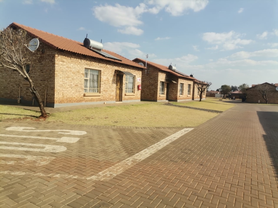 2 Bedroom Property for Sale in Dawn Park Gauteng