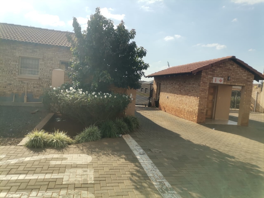 2 Bedroom Property for Sale in Dawn Park Gauteng