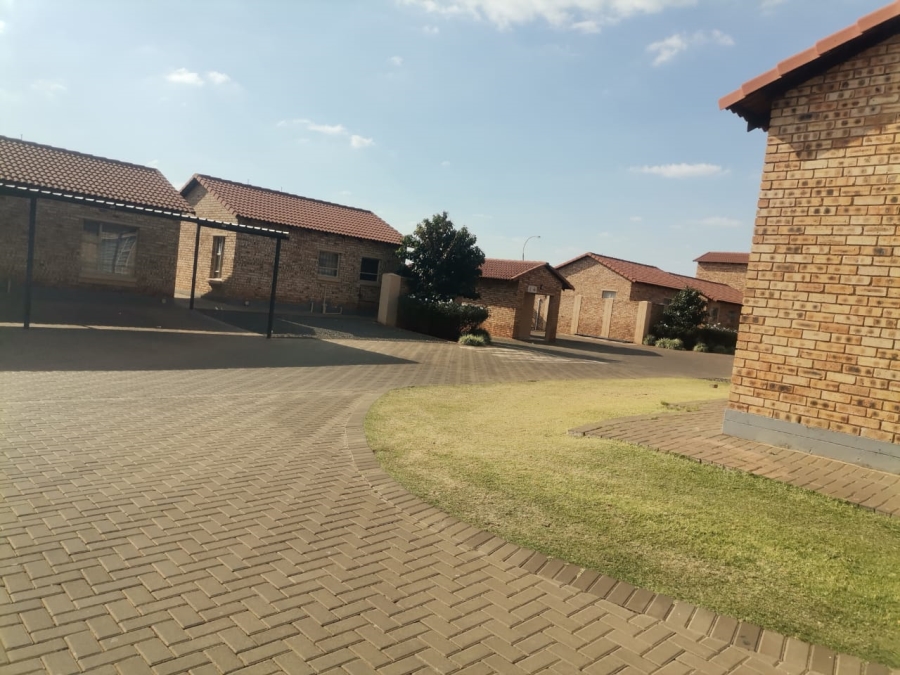 2 Bedroom Property for Sale in Dawn Park Gauteng