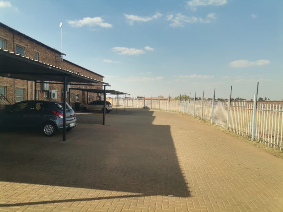 2 Bedroom Property for Sale in Dawn Park Gauteng